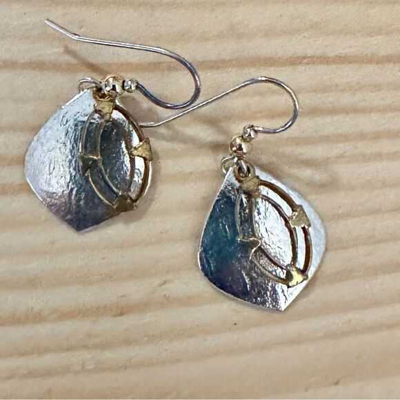 Elegant Two-Tone Drop Earrings - Picture 3 of 3